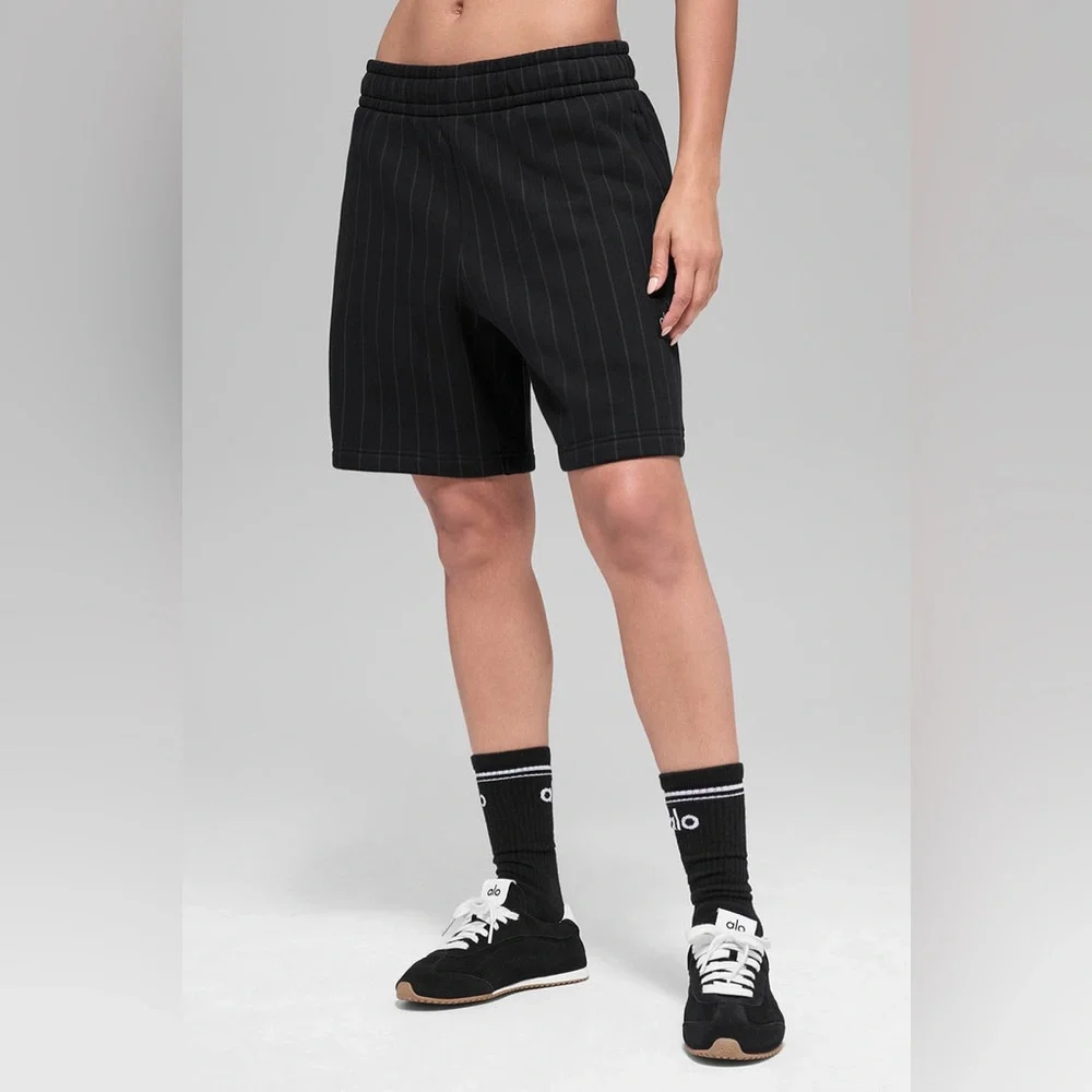 ALO 7” Pinstripe Unisex Short NWOT Size M